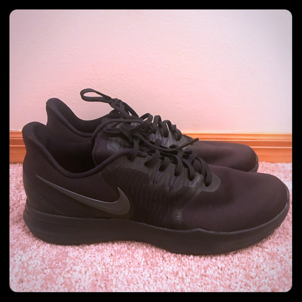 Black nike running shoes